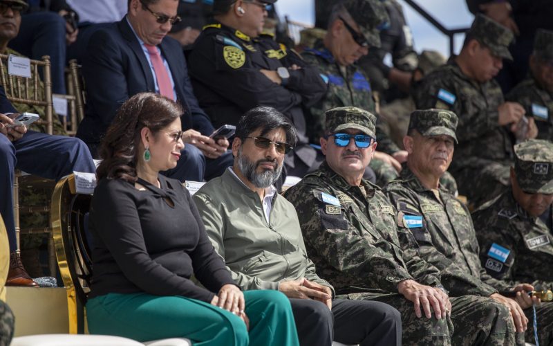 Fiscalía revela complot para asesinar a Mel Zelaya ante críticas y burlas