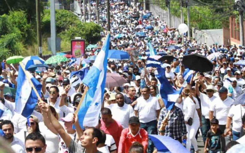 Iglesias y Gobierno en confrontación: el resurgir religioso que marca la política de Honduras